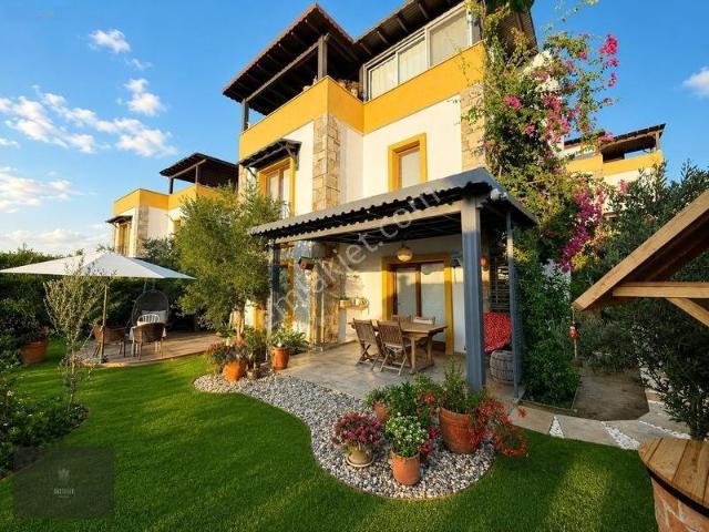 Yalıkavak Tilkicik Koyu'nda Deniz Manzaralı Satılık Villa