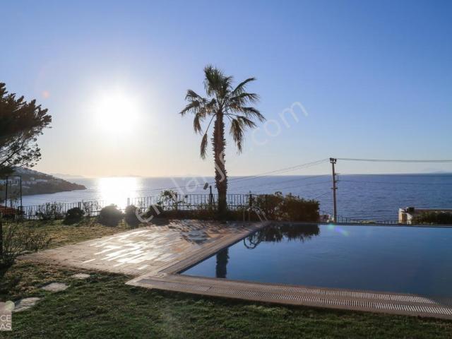 Yalıkavkta Full Deniz Manzaralı Kiralık Villa
