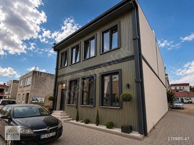 YALÇIN'DAN KADIKÖY'DE HASTANEYE YAKIN KONUMDA GENİŞ 1+1