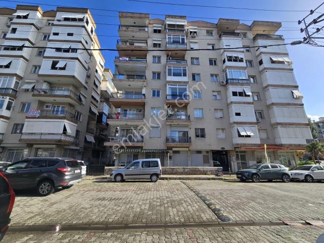 Yalı Mahallesi Geniş Önü Açık Satılık 3+1