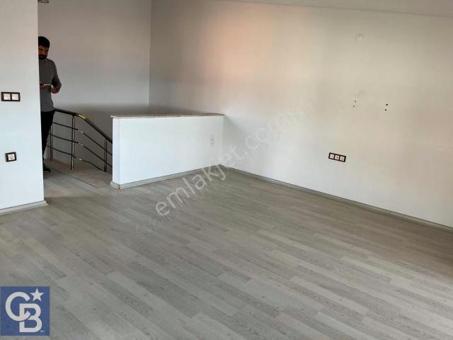 Yalı Mahallesinde Deniz Manzaralı Geniş Dubleks Daire