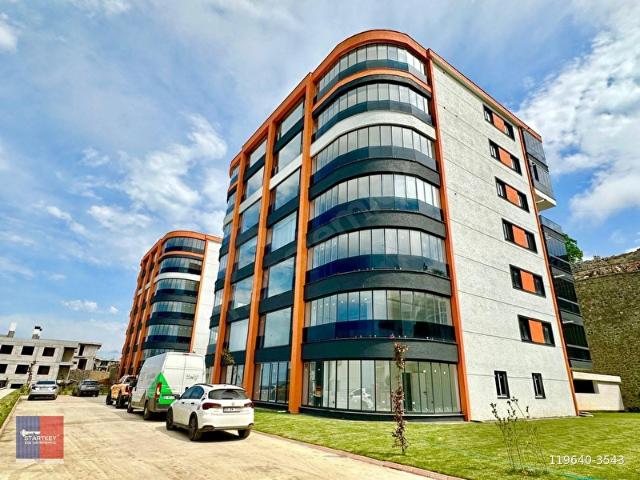 Yalıncak Lotus Evlerde Satılık 3+1 Deniz Manzaralı Bahçe Katı
