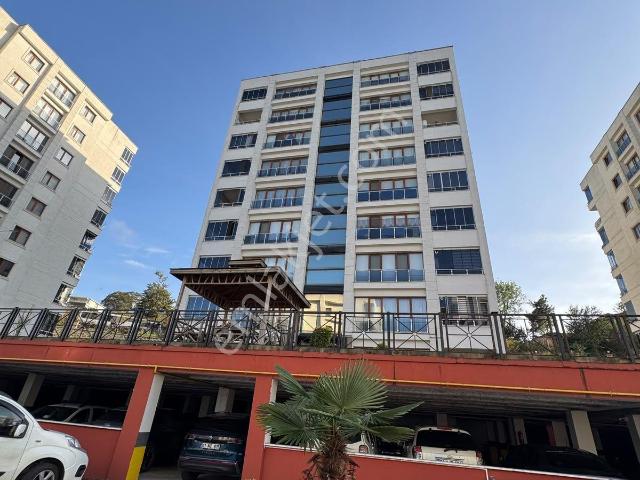 Yalıncak'ta Deniz Manzaralı 4+1 Satılık Daire