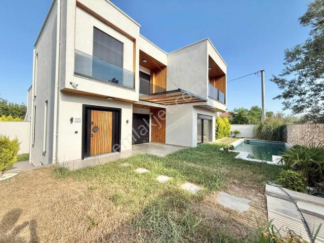 ꔪyalçın'dan ▀▄güre'de Havuzlu Saunalı Lüks 5+1 Satılık Villa ▀▄