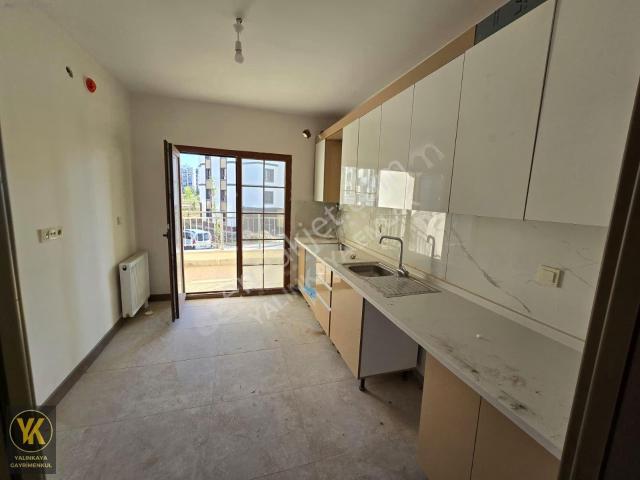 Yalınkaya Gayrimenkul'den Oğlaklıda Kiralık 3+1 Daire