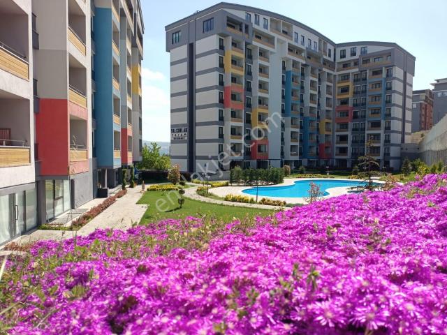Yalçınlar Yaşam Sitesinde 2+1 Eşyalı Kgs Li Satılık Daire