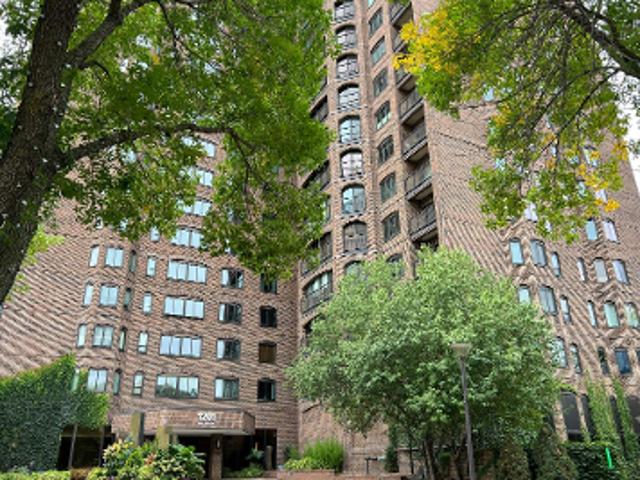 Yale Pl Apt 1211