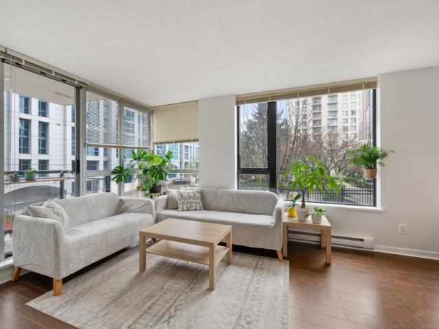 Yaletown Living at The Oscar – Steps from Parks, Dining & Transit! | Available Immediately