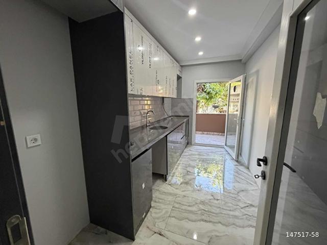 YALI MAHALLESİNDE AÇIK OTOPARKLI KİRALIK 2+1