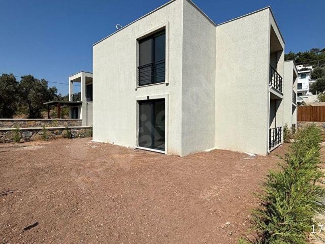 YALIÇİFTLİK MERKEZDE GENİŞ BAHÇELİ SIFIR 2+1 85 M2 KİRALIK DAİRE