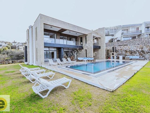 Yalikavak'ta Modern, Özel Havuzlu, Mükemmel Konumda 5+1 Villa