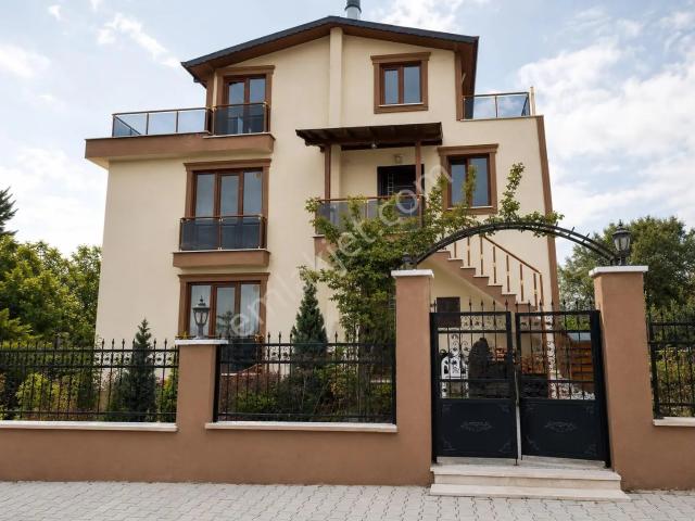 Yalova Akköy Doğanın İçinde Dubleks Bahçe Kullanımlı Villa