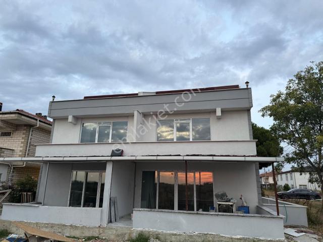 Yalova Altınkum Sitesinde Satlık Full Tadilatlı Triplex Kelebek Villa