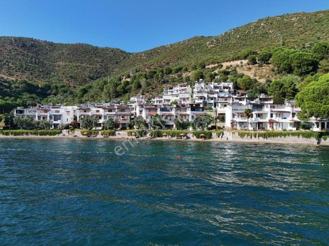 Yalova Armutlu Fıstıklı Parıltı Sitesinde 3 Katlı Tripleks Villa