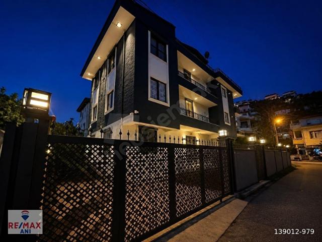 Yalova Esenköy 'De Prestijli Yaşam Komple Satılık Bina