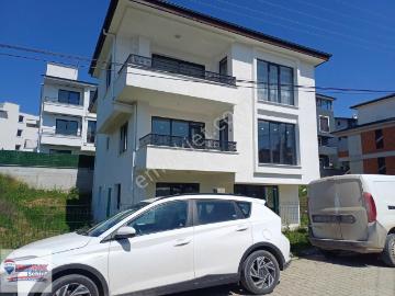 Yalova Kadıköy Özden Mahallesinde Yatırımlık 3 Katlı Bina!