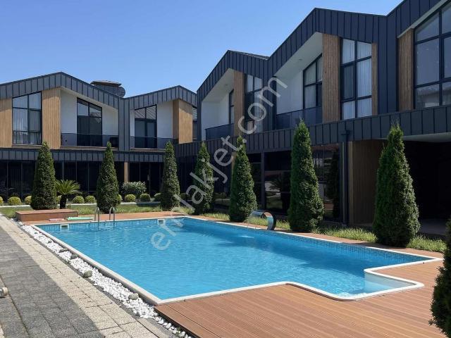 Yalova Kadıköyde Havuzlu Butik Site İçerisinde Lüks 4+1 Villa