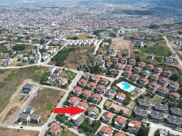 Yalova Kadıköyde Satılık 7 Oda 2 Salon Havuzlu Site İçinde Villa