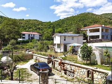 YALOVA KURTKÖY'DE DERE KENARI 680m2 ARSALI MÜSTAKİL EV
