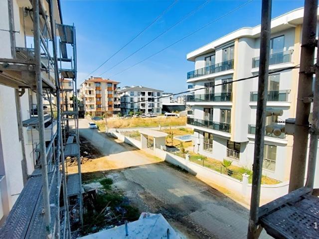 YALOVA ÇİFTLİKKÖY ÇİFTLİK MAHALLESİNDE YENİ BİNADA BALKONLU 1+1