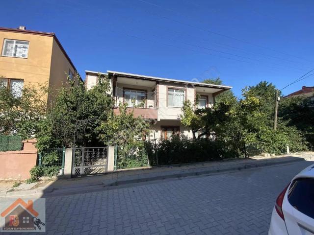 Yalova Çiftlikköy Merkezde Satılık 2 Katlı Müstakil Ev