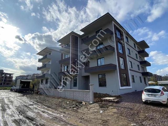 Yalova Çiftlikköy Kelebek Çayırında Satılık 2+1 Arakat Daire