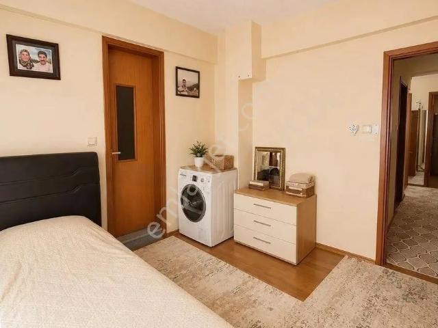 Yalova Çiftlikköy Sahil Mah.'de Ebevyn Banyolu Satılık Daire