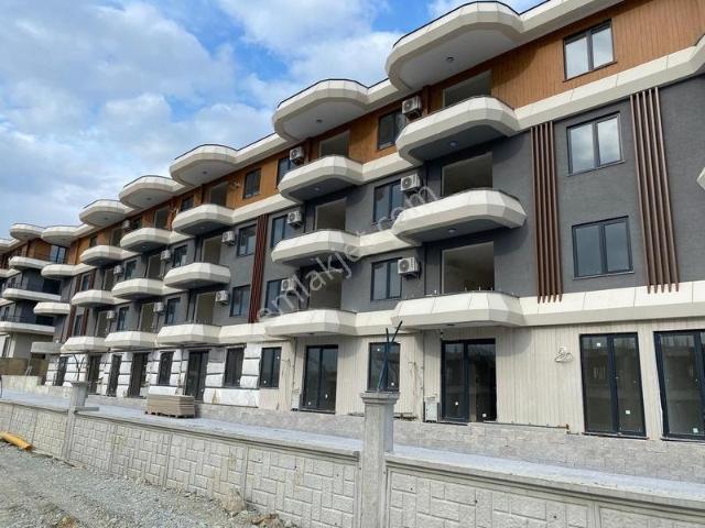 Yalova Çiftlikköy Şura Yapı Havuzlu Sitede Arakat Sıfır 2+1
