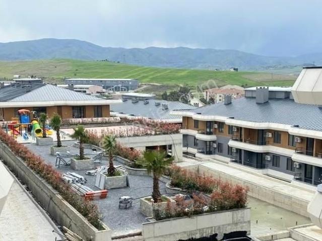 Yalova Çiftlikköy Şura Yapı Havuzlu Sitede Bahçeli 2+1