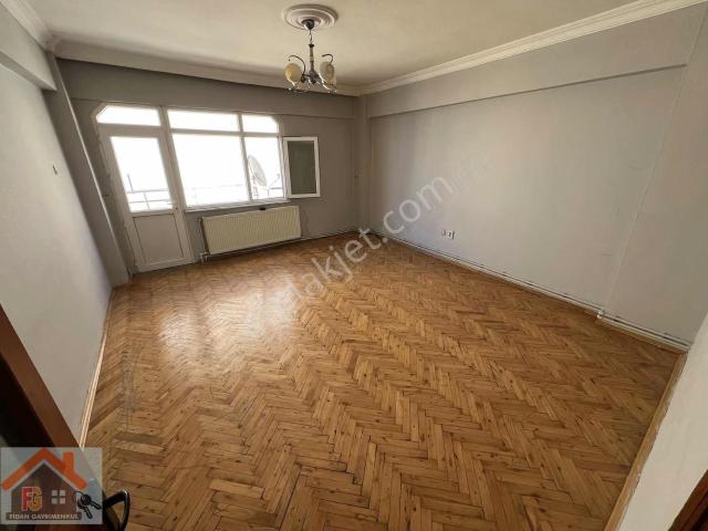 Yalova Merkez İstanbul Caddesinde Kiralık 2+1 Daire