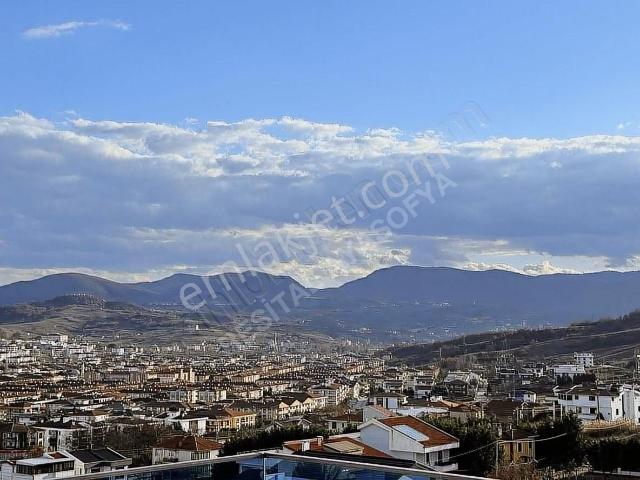 Yalova Merkez Kazım Karabekir 450m2 Müstakil Fırsat 11+1 Villa