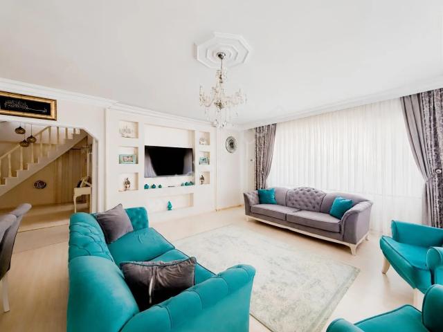 Yalova Merkezde İki Ayrı Girişli, Geniş Teraslı 3+2 Dubleks