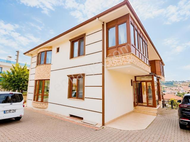 Yalova Merkez'de Site İçerisinde Kiralık Villa