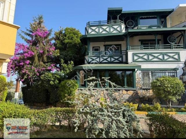 Yalova Remax'dan Deniz Manzaralı Fuul Eşyalı Villa