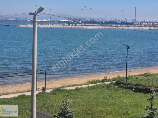 Yalova Taşköprü'de Zuhalkent'te Denize Sıfır İçi Temiz 2+1
