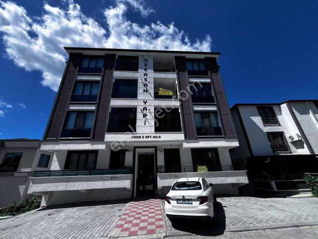 Yalova Taşköprü'de Deniz Manzaralı Ara Kat 3+1 Satılık Daire