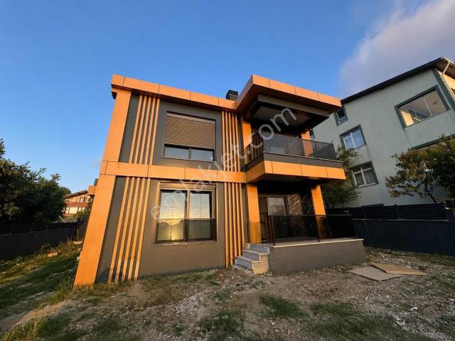 Yalova Termal Akköy'de 5+1 Lüks Satılık Müstakil Villa