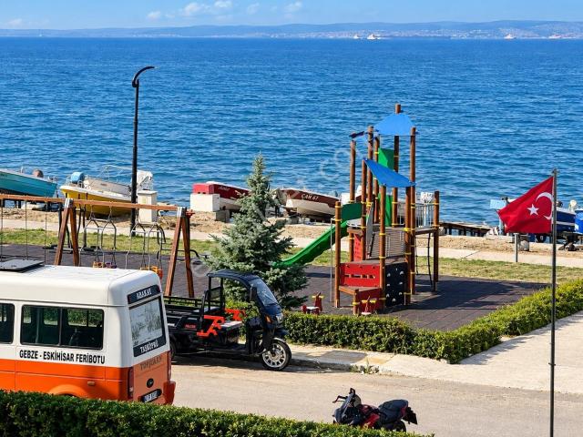 Yalova Zuhalkent Sitesinde Denize Sıfır Eşyalı 2+1 Satılık