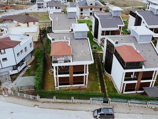 Yalova'da Site İçerisinde Satılık Lüx Villa فيلا للبيع في يلوا