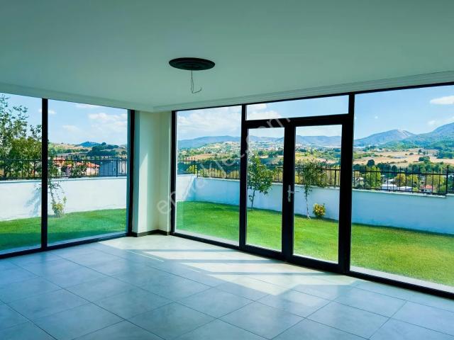 Yalovanın En Prestijli Lokasyonunda Panoramik Lüks Villa!