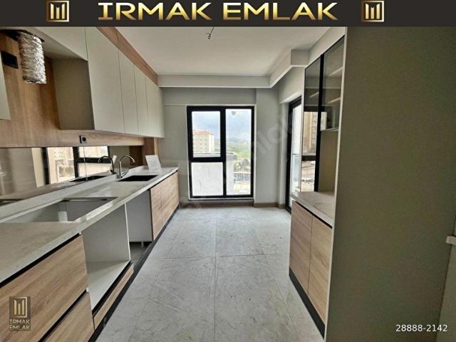 Yapracık Atayurt Mahallesi Ara Katta Satılık 2+1 Daire
