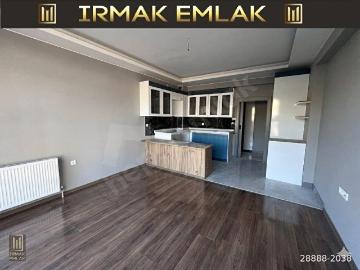 Yapracık Atayurt Mahallesi Ara Katta Satılık 2+1 Daire