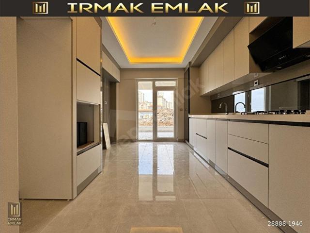 Yapracık Atayurt Mahallesi Oturuma Hazır Satılık Yerden Isıtma 3+1 Daireler