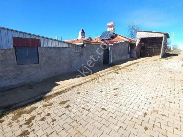 Yarımca Mahallesinde Satılık Müstakil Köy Evi
