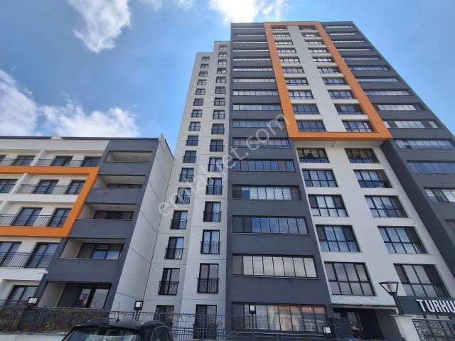 Yarısı Peşin, Kalanı 25 Ay Taksitle Satılık 4+1 hemen Tapu
