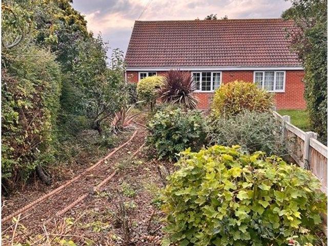Yarmouth Road, Great Yarmouth NR29, 2 bed bungalow to rent, £950 pcm | PrimeLocation