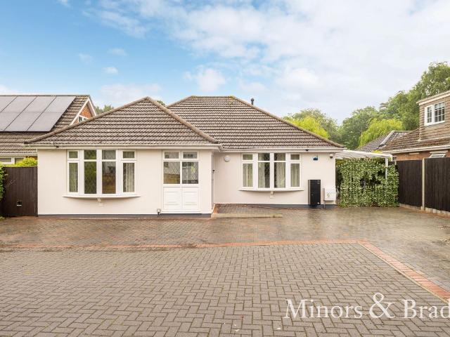 Yarmouth Road, Lowestoft NR32, 5 bed detached bungalow to rent, £2,250 pcm | PrimeLocation