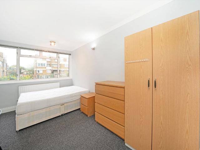 Yarnfield Square, Peckham SE15, 4 bed property to rent, £3,600 pcm | PrimeLocation
