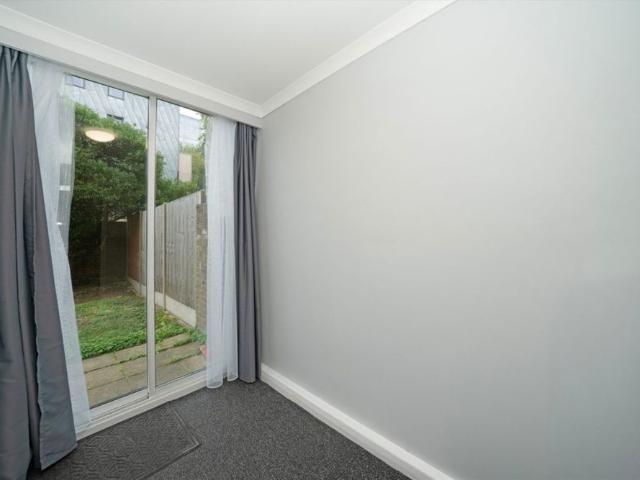 Yarnfield Square, SE15, London