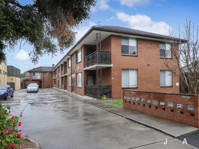 Yarraville Village Living In A Quiet, Convenient Setting